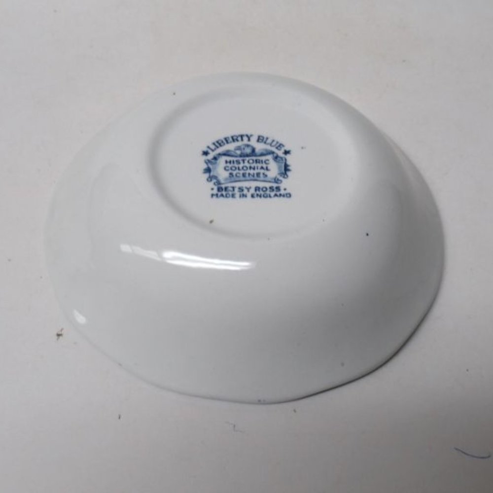 Staffordshire China England Betsy Ross LIBERTY BLUE 4 7/8 Inch Fruit Bowl - Picture 3 of 4